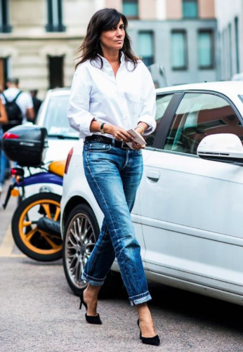 Perfekt styling af de klassiske elementer; stiletten, jeans og den hvide skjorte. Foto: www.alixrose.com
